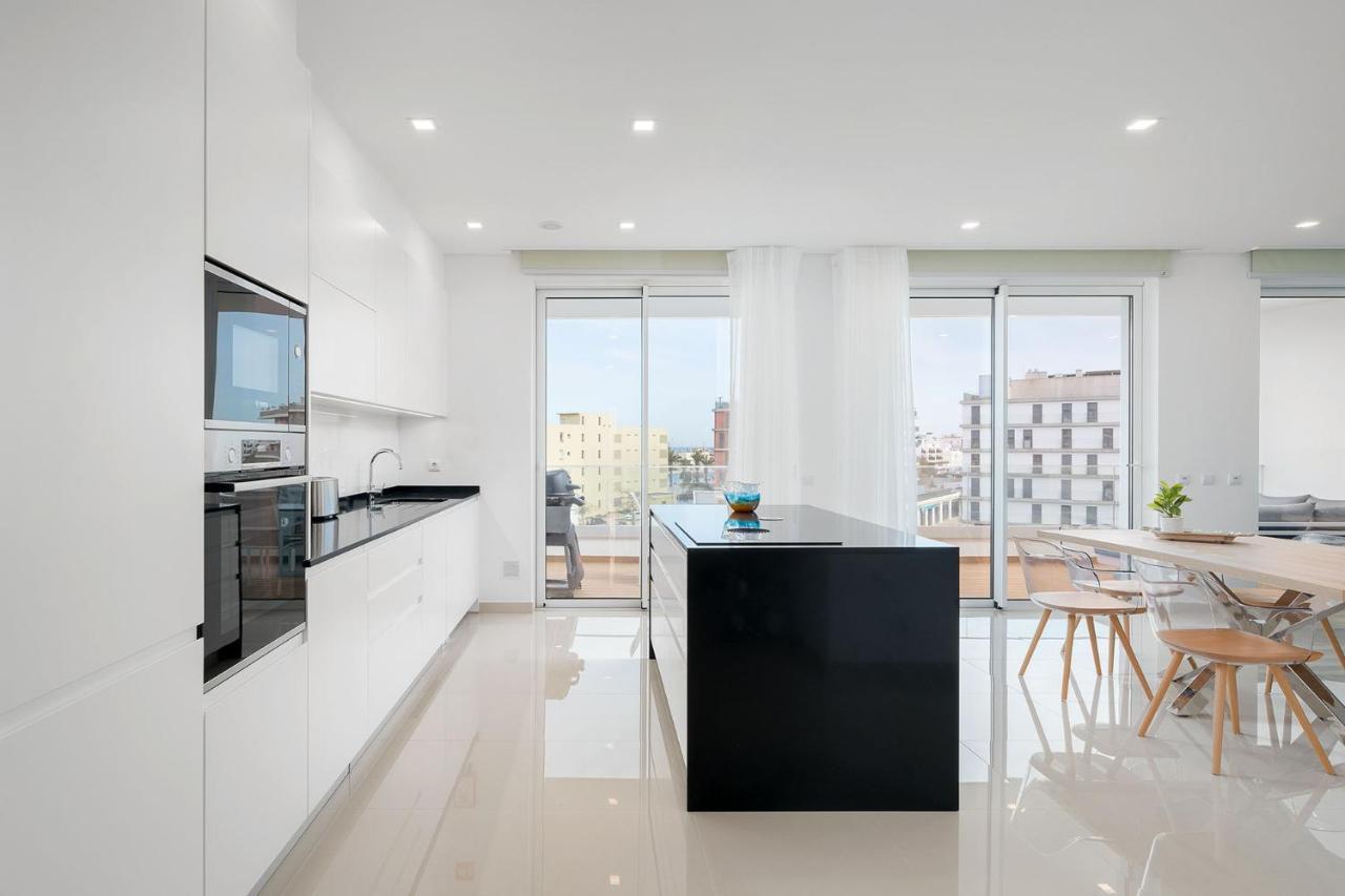 Marina View 12 With Pool By Homing Lagos