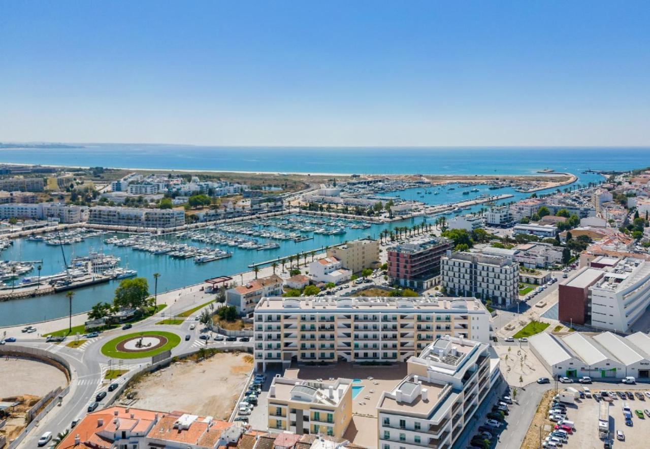 Marina View 12 With Pool By Homing Lagos