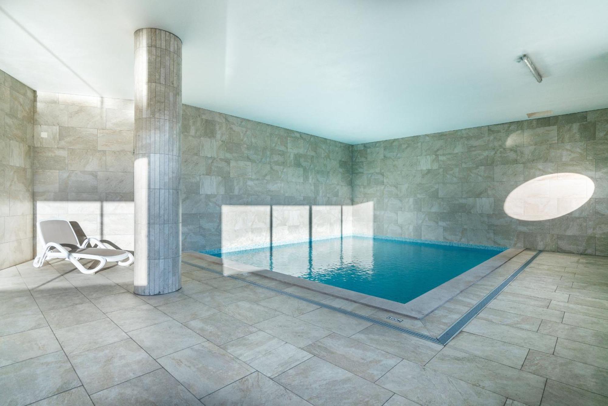 Apartment Marina View 12 With Pool By Homing Lagos